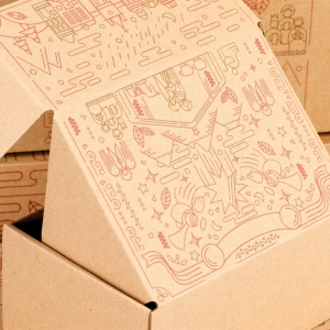karton ze świątecznym nadrukiem 300x300x80 mm